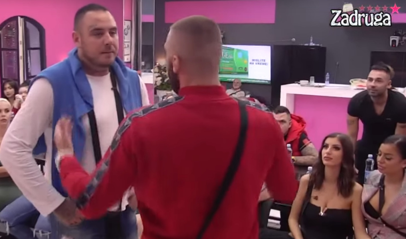 HAOS IZMEĐU MENSURA I FILIPA! ''J**ao sam ti djevojku na oči, a ti to sad' radiš maloljetnici''