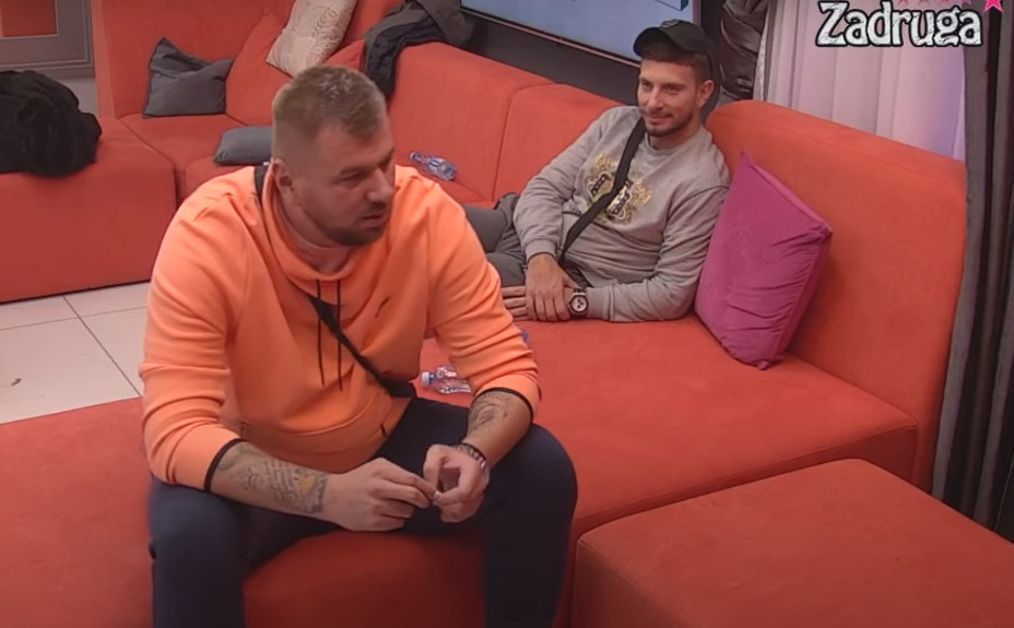 HAOS U BIJELOJ KUĆI! Janjuš nasrnuo na Aleksandru! "Držite me da je ne ubijem!" (VIDEO)