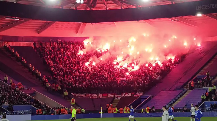 POTPUNI HAOS NA TRIBINAMA Navijači Legije ''zapalili'' stadion u Lesteru i tukli policiju!