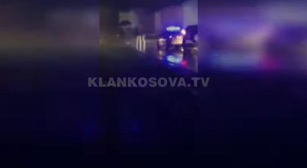 PUCNJAVA KOD DEČANA Stradale tri osobe!
