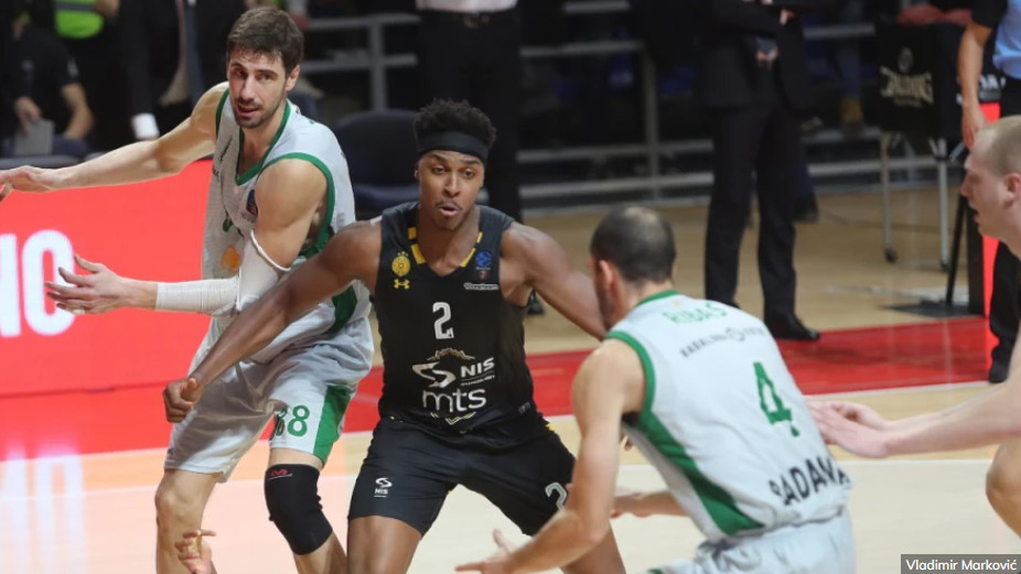 ODUŠEVLJEN ATMOSFEROM Košarkaš Huventuda pisao ćirilicom, a evo kako je doživio Pionir! (FOTO)