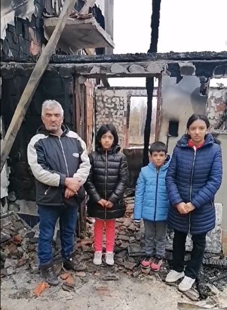 TROJE DJECE JE BILO U KUĆI KAD SE ZAČULA EKSPLOZIJA: Požar progutao dom samohranog oca iz Brusa