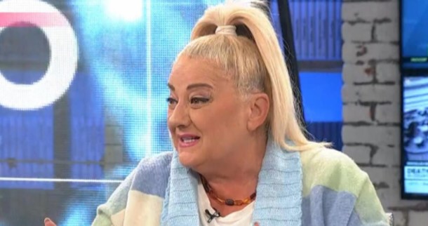 OVDJE VESNA RIVAS GLEDA U KARTE! Prostor u kom živi opremila je ikonama i astro simbolima! (FOTO)