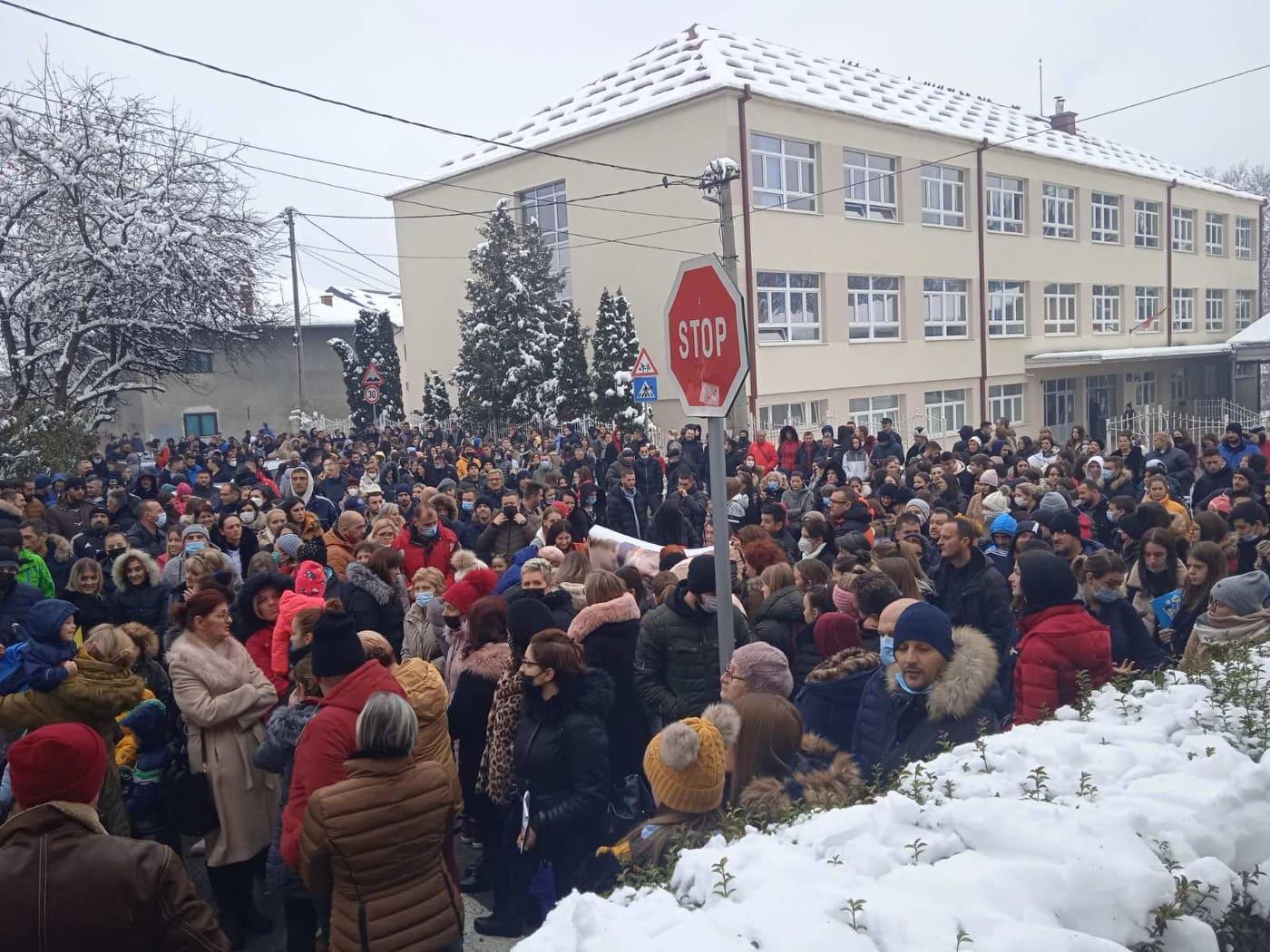 PROTEST U PLJEVLJIMA! Ne razdvajajte sestru i brata iz jednog jata!