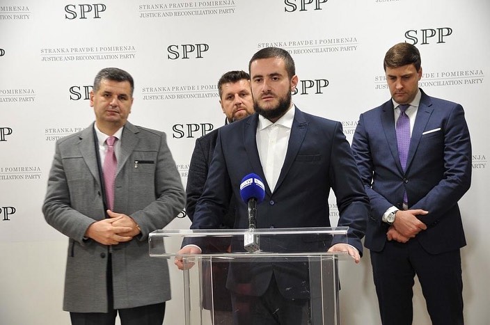 BOŠNJACI KATEGORIČNO PROTIV MANJINSKE VLADE Vodite svoju politiku umjesto neracionalnog svrstavanja u političke blokove