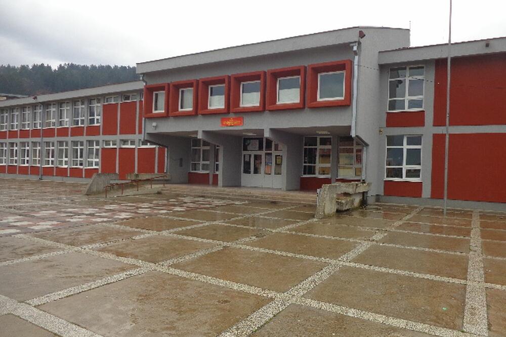 ŠKOLA RADOMIR MITROVIĆ IZ BERANA I ZZZCG Sprovode projekat Osnaživanja Romske i Egipćanske zajednice