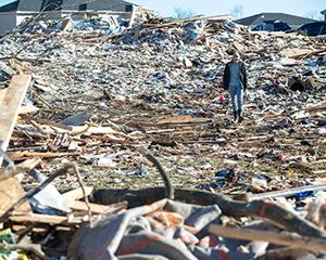 OSTALE SAMO RUŠEVINE! Tornado jedan za drugim pokosili šest država! Potraga za stardalima u toku
