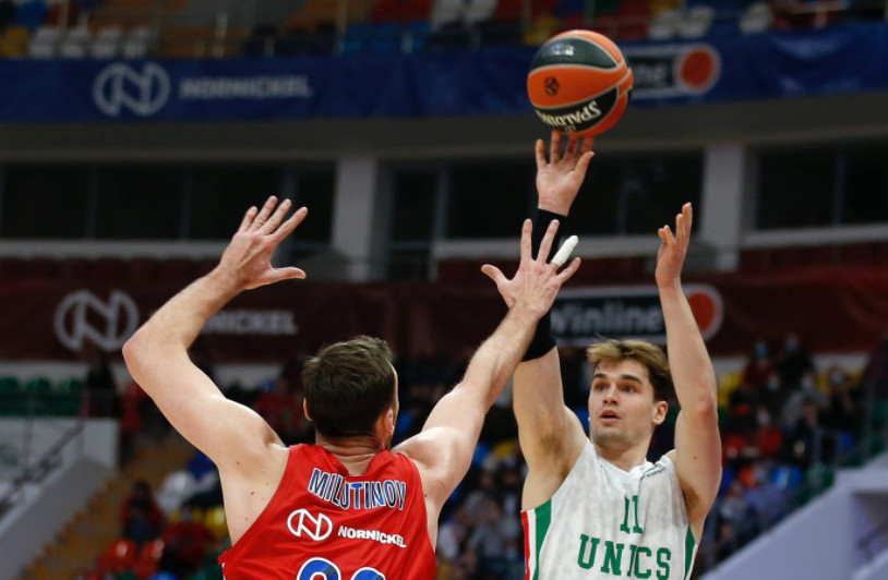 ARMEJCI NA KOLJENIMA Uniks deklasirao CSKA usred Moskve!
