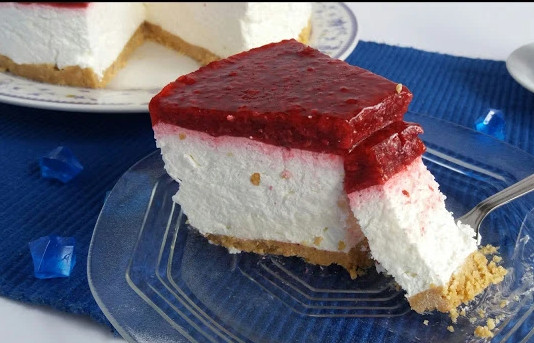 OSVEŽAVAJUĆA POSLASTICA Njegovo veličanstvo čizkejk, ni jedna mu torta nije ravna