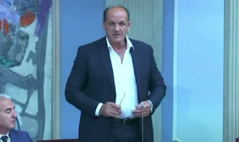 ZEČEVIĆ PODNIO OSTAVKU NA FUNKCIJU POSLANIKA Evo ko će ga zamijeniti
