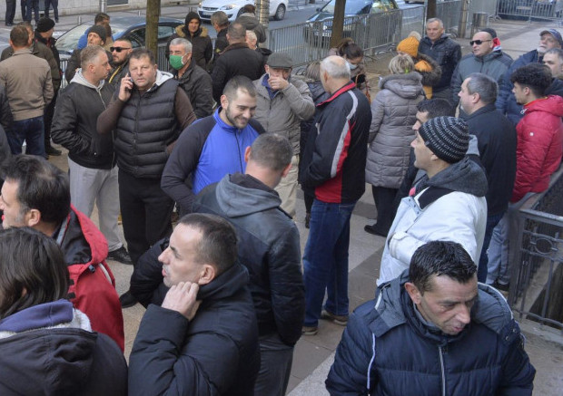 RADNICI KAP-a RAZOČARANI Nakon šest sati čekanja u holu Vlade niko ih nije saslušao