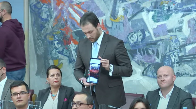 BURA U CRNOGORSKOJ SKUPŠTINI Milačić tražio izvinjenje, pa pokazao snimak! (VIDEO)