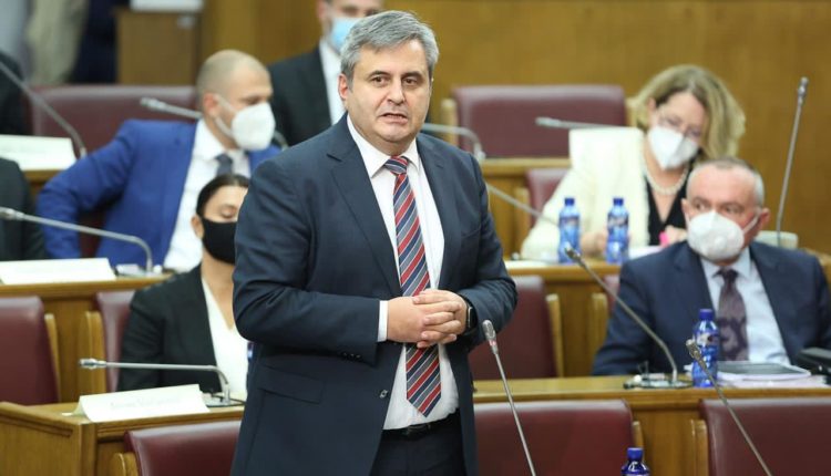 SLAVEN RADUNOVIĆ NEZADOVOLJAN ''Odgovara vam kandidat koji je branio Šarića, a ne odgovara onaj koji je branio DF?!''