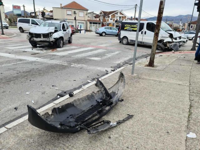 INTERVENISALI VATROGASCI! U udesu u Podgorici, stradala jedna osoba!