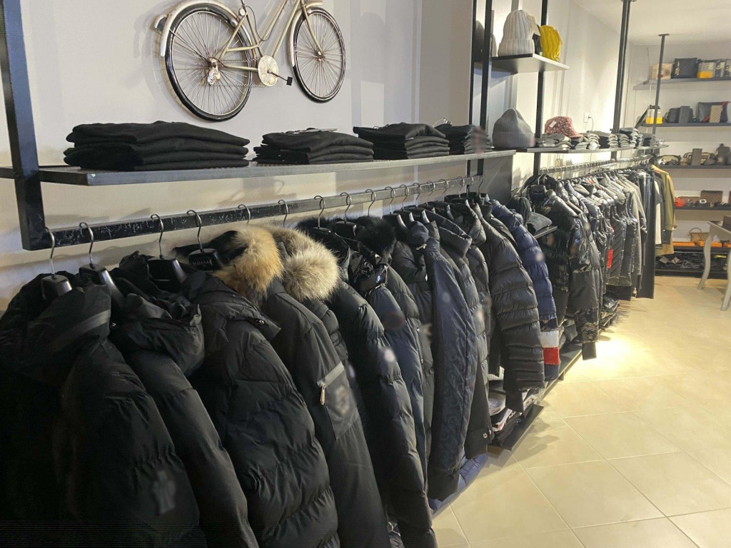 PALO HAPŠENJE U GRČKOJ Falsifikovali odjeću i obuću, šteta preko 222.000 eura (VIDEO)