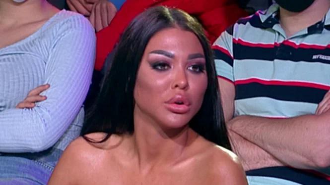 VRELA I GOLA! Maja sa Kopa otišla u toplije krajeve! S njom krenuo i dečko! (FOTO)