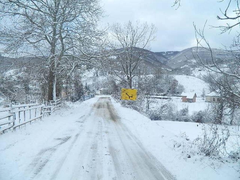 UPRAVA ZA SAOBRAĆAJ NIJE PREDUZELA ODGOVARAJUĆE MJERE! Građani apeluju: Neophodan put Andrijevica- Mateševo
