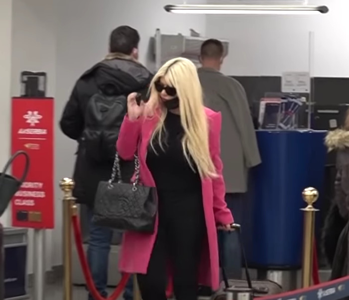 SLUŽBENICI ODMAH REAGOVALI! Dara doživjela neprijatnost na aerodromu