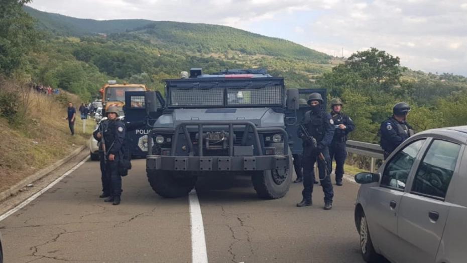 KURTIJEVA POLICIJA ZAUZELA BISTRIČKI MOST Specijalci i blindirani džipovi, Srbi u strahu!