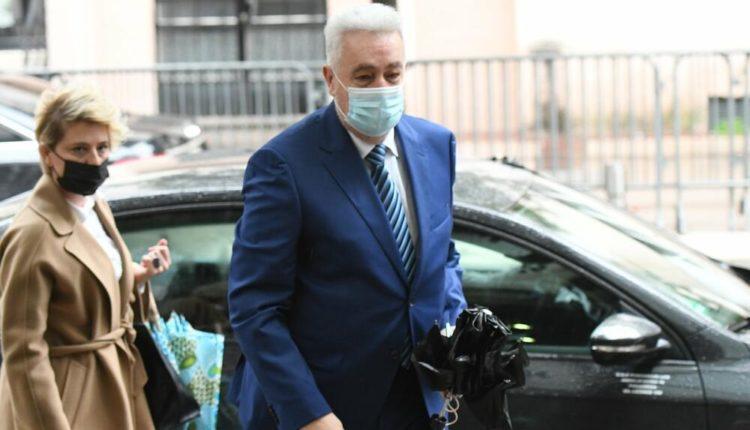 JEFTINI POPULIZAM: Krivokapić prvog dana na posao došao taksijem, a sada ima 14 savjetnika i MAJBAHA!