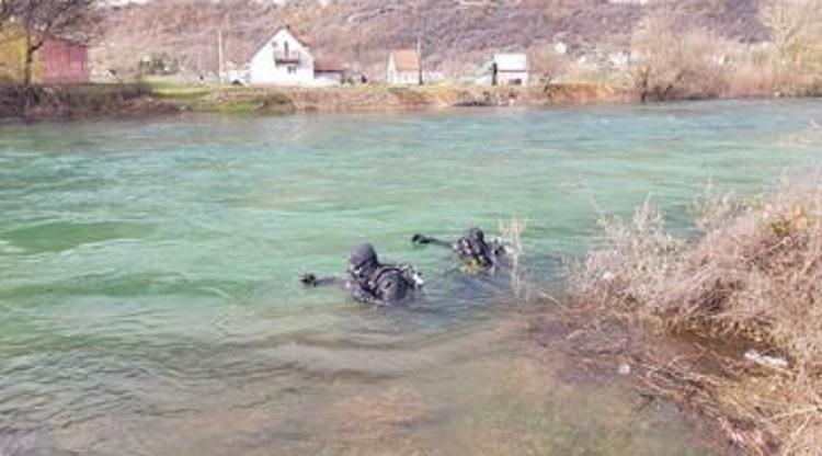 Djevojka skočila sa Krivog mosta, angažovani ronioci