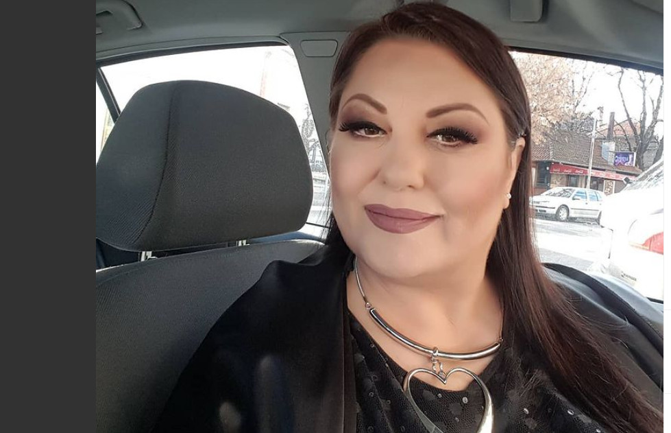 "OBRIJALA SAM SAMA SEBI GLAVU OD OČAJA": Pevačica obolela od raka, smršala preko 30 kilograma, pa dobila i koronu (FOTO)