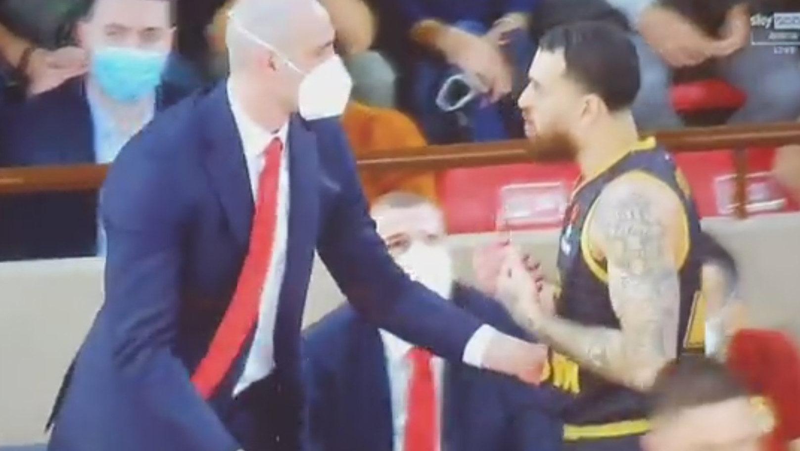 SKANDAL! Džejms i Mitrović u sukobu! (VIDEO)