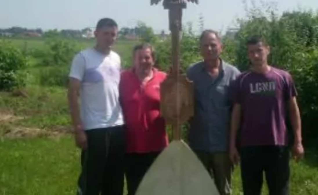 NAPRAVILI NAJVEĆE GUSLE NA SVETU: Nemaju novca da ih prijave za Ginisa (FOTO)