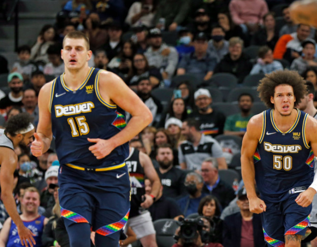 MVP U ULOZI TRENERA Jokić se iznervirao na tajm-autu, pa saigračima pokazivao akciju (VIDEO)