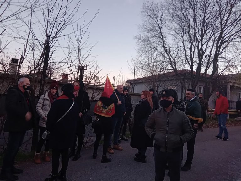 KOMITE DOŽIVJELE TOTALNI FIJASKO Šačica "patriota" protestovala protiv djece sa akademije: Velika Albanija može, Kosovo ne može! (VIDEO)