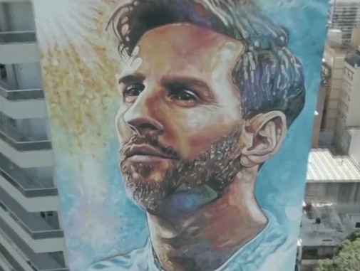 IZ DRUGE GALAKSIJE Fudbaler dobio ogroman mural u svom rodnom gradu