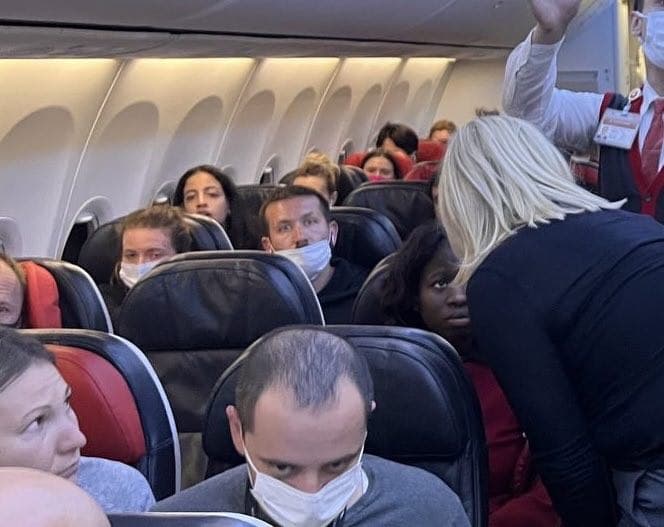 MINISTARKA ZDRAVLJA U HEROJSKOJ AKCIJI Pomogla putnici na letu za Moskvu!
