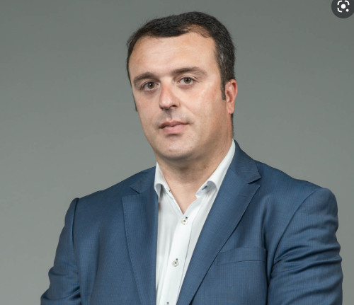MUHOVIĆ PARTIJU MIJENJA, ALI ĆUD NIKAKO Vitez od Fejsbuka ponovo u akciji, udario na Njegoša