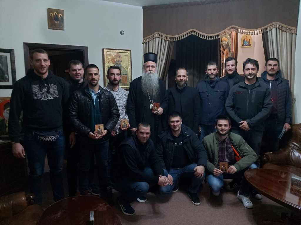 "MLADI KOSOVA" ZA PONOS  Skupljaju novac za ugrožene i narodne kuhinje