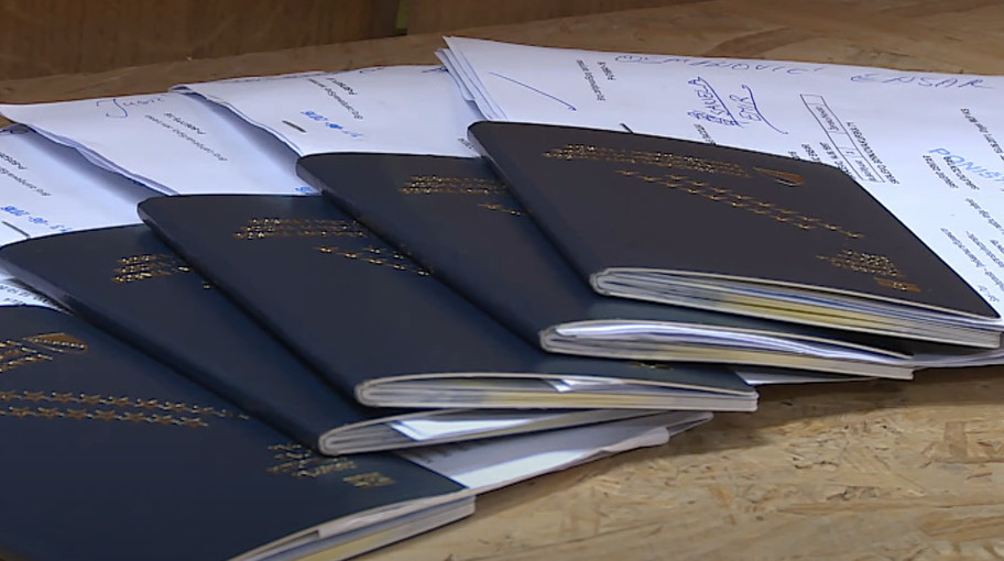 PASOŠ KOJI ŽELI SVE MANJE LJUDI Državljanstva BiH odreklo se 93.317 osoba!