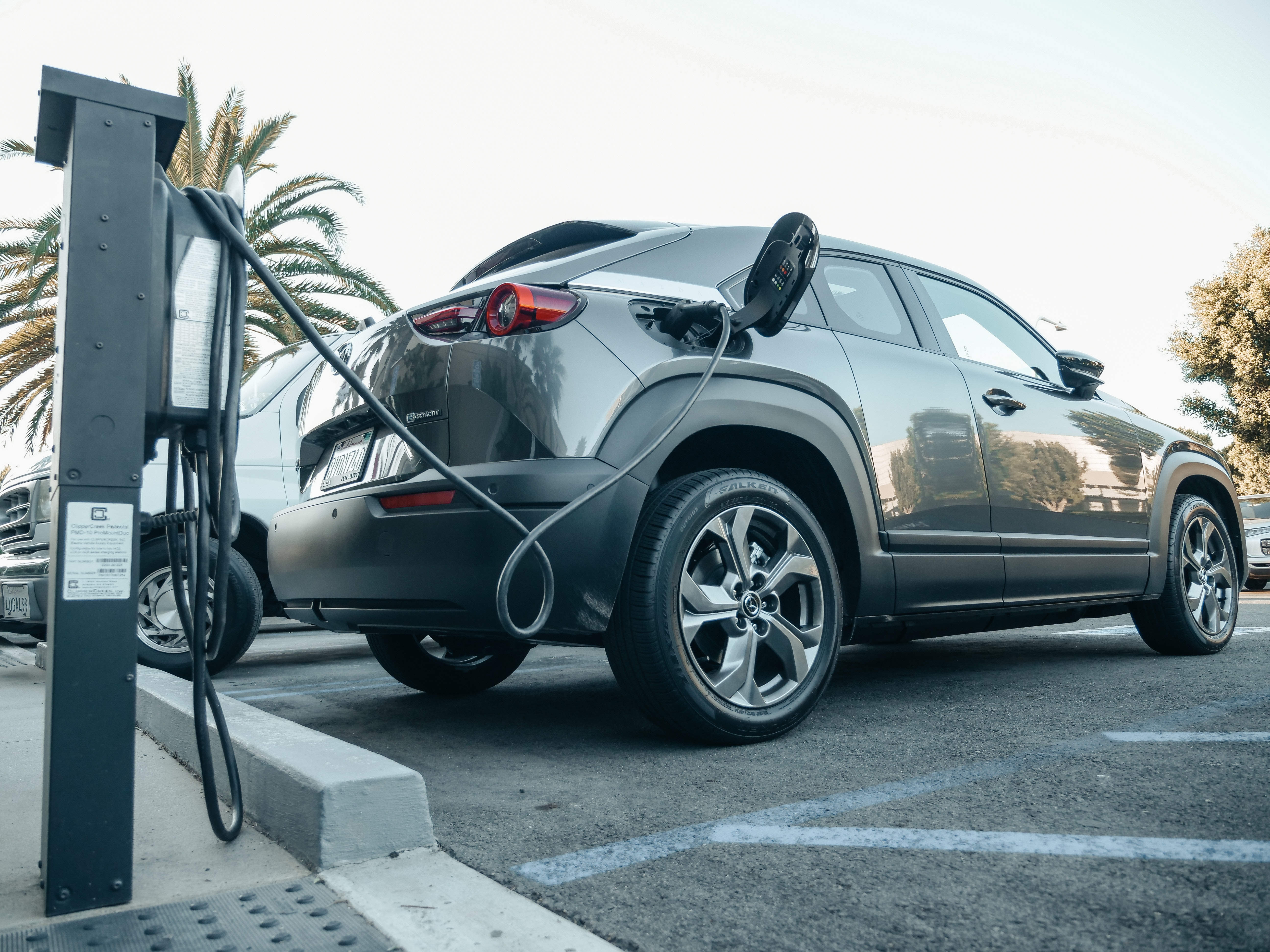 OHRABRENI SOLIDNOM PRODAJOM: Kina ukida subvencije za električna vozila
