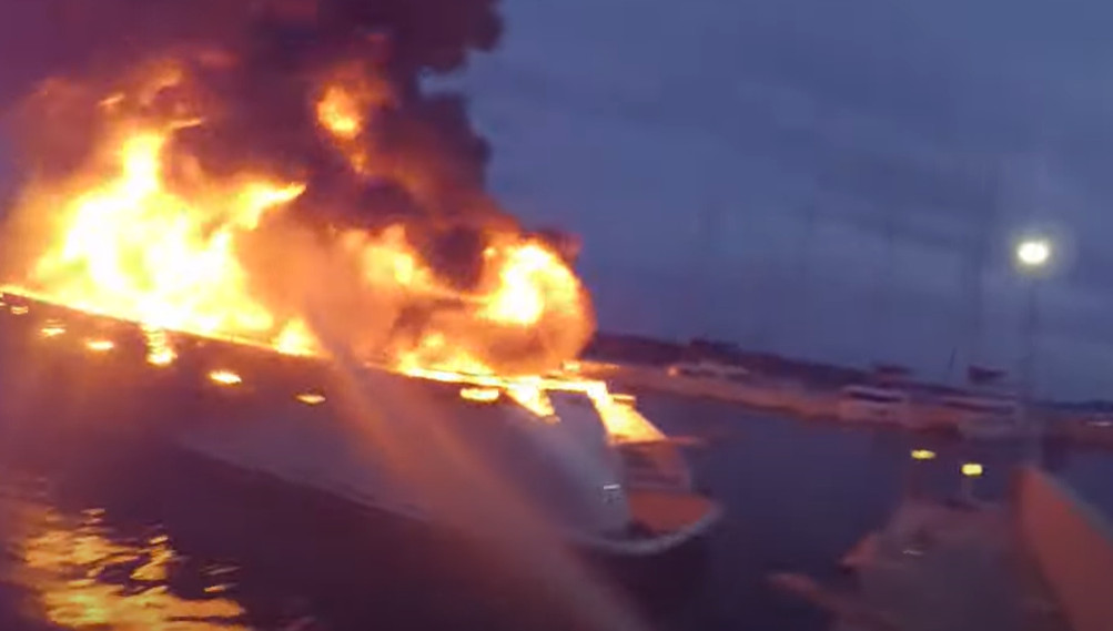 GORE JAHTE U TIVTU Požar zahvatio marinu "Navar" (FOTO)
