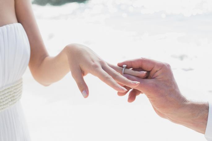 KOJA JE RAZLIKA IZMEĐU PROSIDBE i VERIDBE? Stari OBIČAJ koji danas nema toliko jaku SIMOLIKU kao nekad