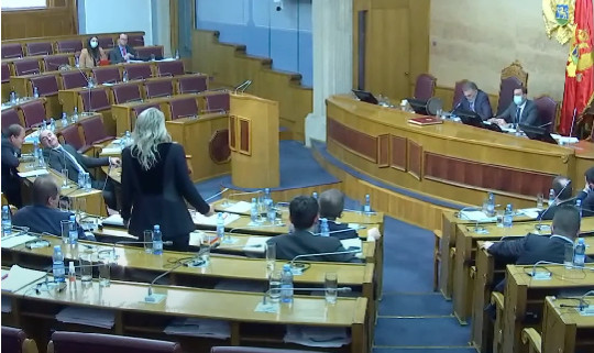 Početak zasijedanja Skupštine kasni zbog sastanka opozicije!