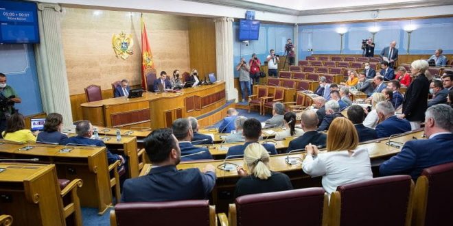 BIVŠA VLAST IZIGRALA 20.000 MAJKI: Prvo im je država garantovala doživotno pravo, onda im smanjila nadoknade, a potom ih ukinula