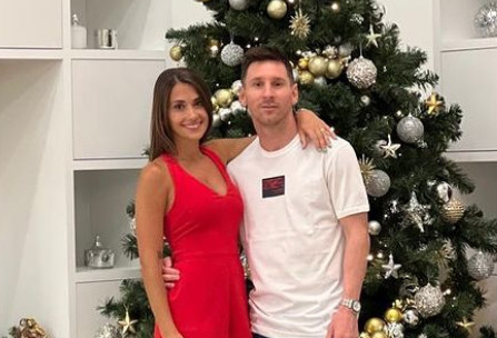 ULTRA KRATKO: Mesijeva žena čestitala Božić i sve šokirala OVIM! (FOTO)