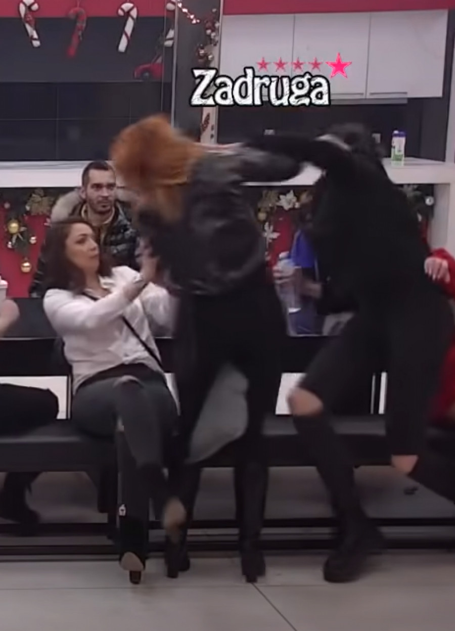 NEVIĐENA TUČA! Deniz i Irma nasrnule jedna na drugu, palo šamaranje i čupanje, obezbjeđenje hitno reagovalo!