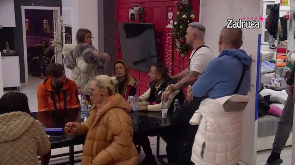 MI PRIČAMO KAO DA JE DEJAN NJU OSTAVIO Đedović i Karić zgroženi Dalilinim ponašanjem, Dragojević smatra da ona igra na ovu kartu!