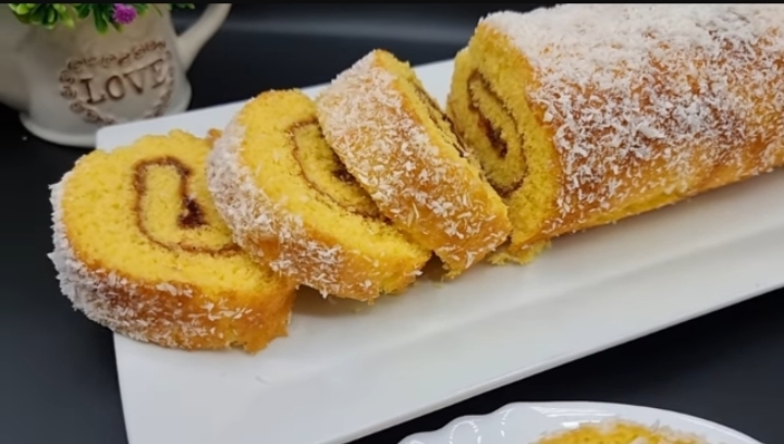 DOMAĆI ROLAT SA DŽEMOM I KOKOSOM: Prostije i brže od ovoga ne može (VIDEO)