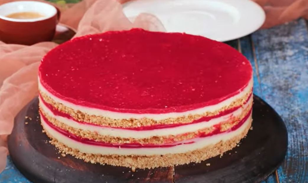 MALINA TORTA IZ TIGANJA: Izgleda kao iz najbolje poslastičarnice - premažete 2 kremasta fila i gotovo