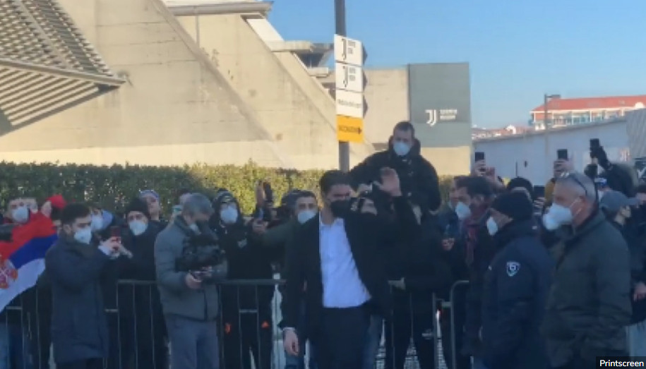 SVE JE GOTOVO Vlahović stigao u Torino na preglede, odabrao je i broj! (VIDEO)