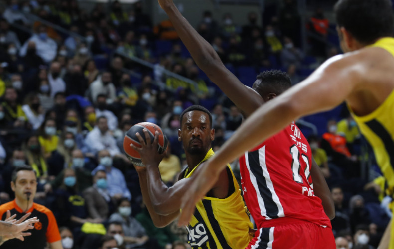TOP 8 SVE BLIŽE Đorđevićev Fener zaustavio Olimpijakos
