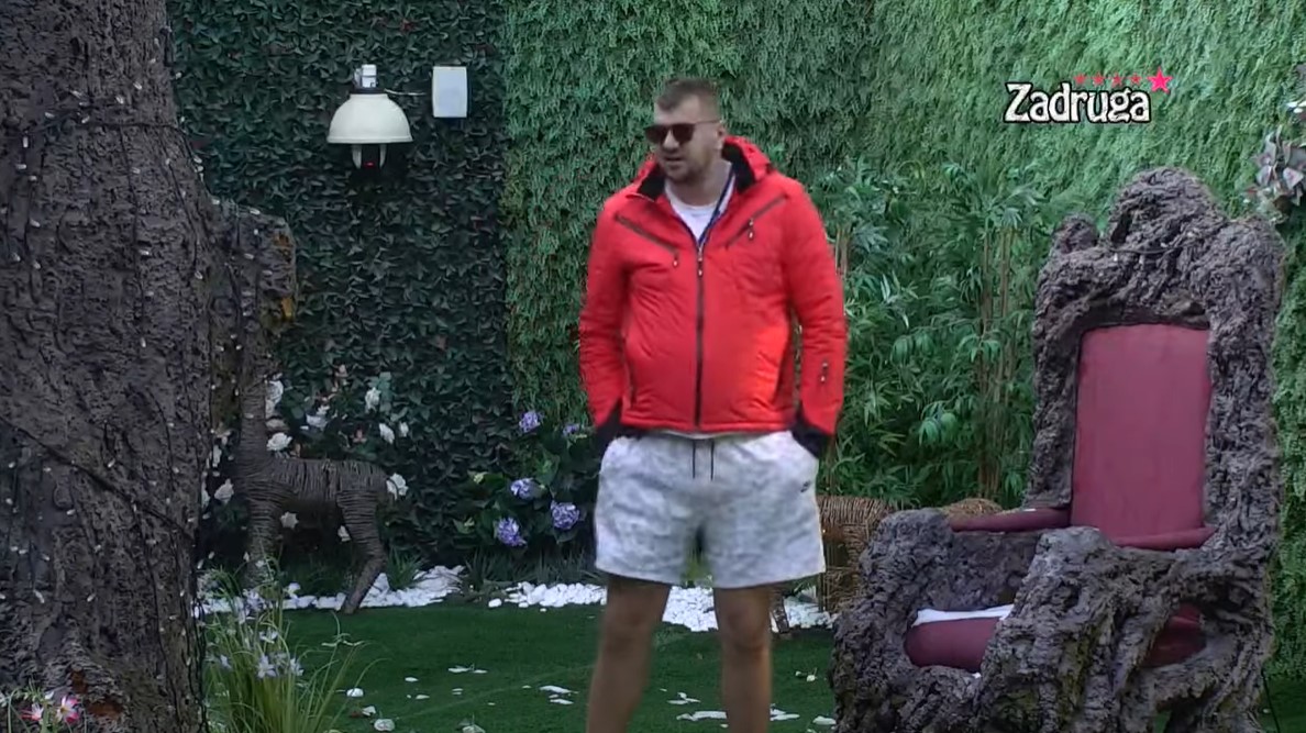 VIDOVITI JANJUŠ! Zadrugar tvrdi da će se Dalila vratiti Dejanu! Ponizio i Ša! (VIDEO)
