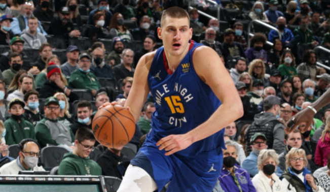 DENVER DEKLASIRAO ŠAMPIONA Nagetsi briljirali protiv Milvokija, Jokić na skok od novog tripl-dabla