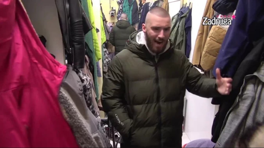 PAKAO NE PRESTAJE! Mensur URLA na MILICU! "Ima da spustiš glavu kad pričaš sa mnom!" (VIDEO)